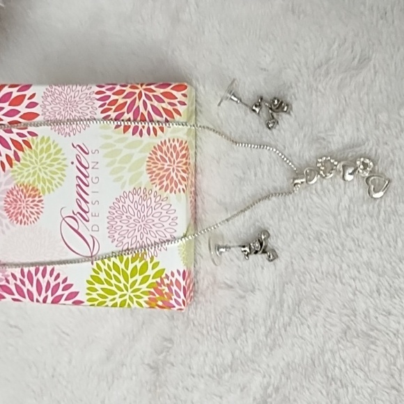 Silver heart shape necklace and earring set - Picture 2 of 3